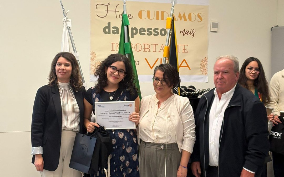 Júlia Guerreiro distinguida pelo Rotary Club