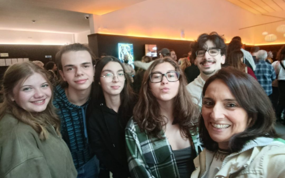 Percursos Com Histórias: Performance: “Há qualquer coisa prestes a acontecer”